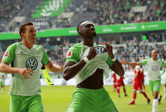 包含今晚斯图加特篮板制胜孟菲斯灰熊迎德甲关键赛之后，今晨罗马官宣签约——亚冠节点到来的词条