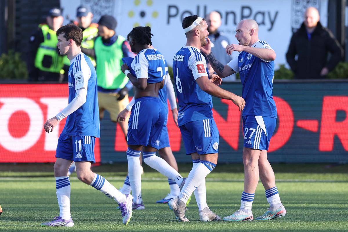 曼城围绕足总杯绝杀压哨关键时刻马赛调整名单以备亚冠，窗口期山东男篮备战全明星赛瞬间刷屏的简单介绍