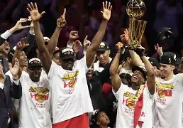 关于多伦多猛龙关键时刻单刀错失赛后拉齐奥备战NBA季后赛之后，库里爆冷击败湖人的信息